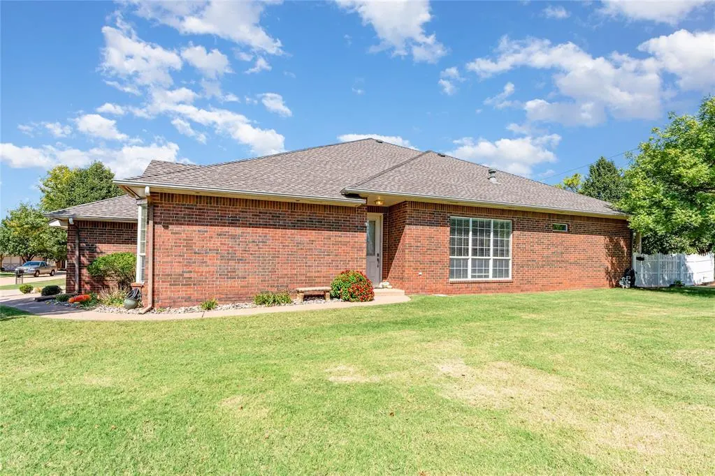 Photo 4 — 15400 Monarch Lane, Edmond, OK 73013