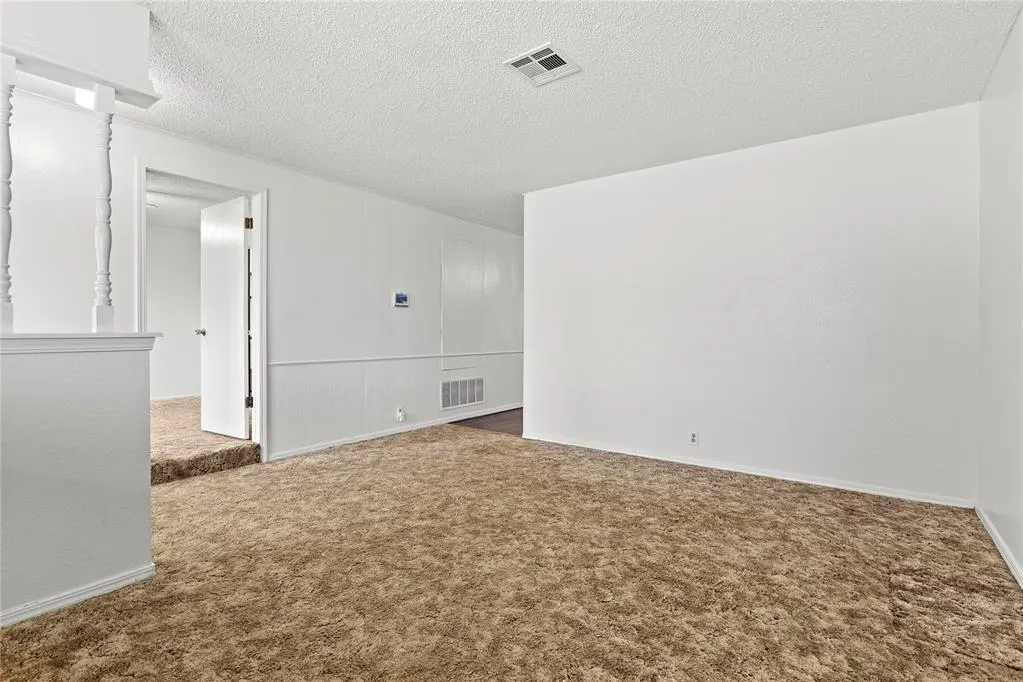 Photo 5 — 2221 W Modelle Avenue, Clinton, OK 73601