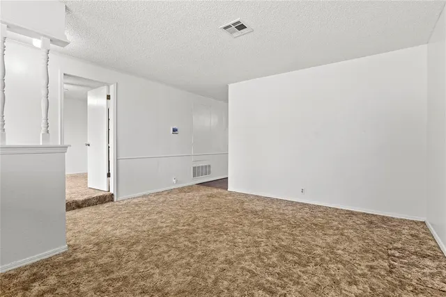 Photo 5 — 2221 W Modelle Avenue, Clinton, OK 73601