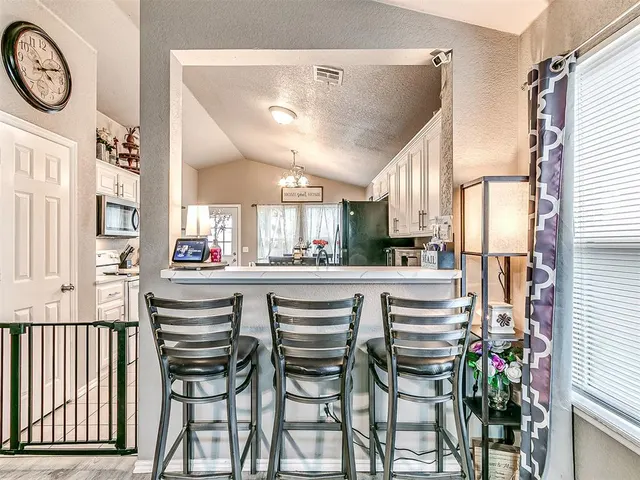 Photo 8 — 2713 Edgemere Drive, Norman, OK 73071