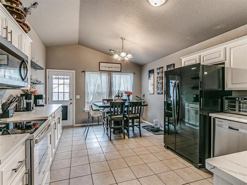 Photo 9 — 2713 Edgemere Drive, Norman, OK 73071