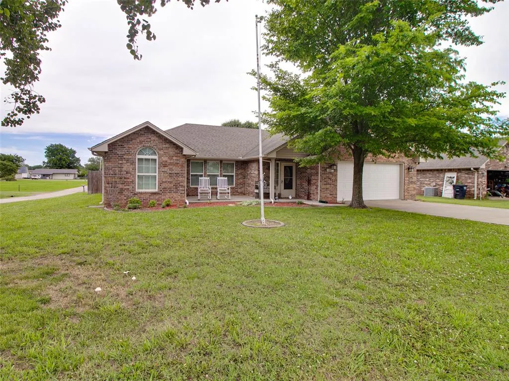 Photo 2 — 401 S 10th Avenue, Stroud, OK 74079