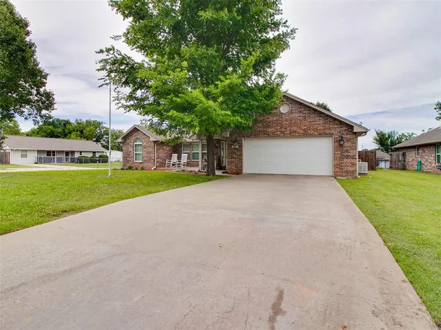 Photo 3 — 401 S 10th Avenue, Stroud, OK 74079