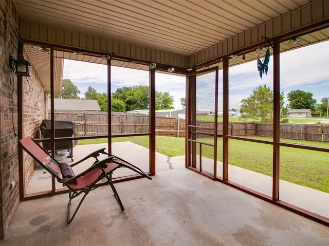 Photo 4 — 401 S 10th Avenue, Stroud, OK 74079