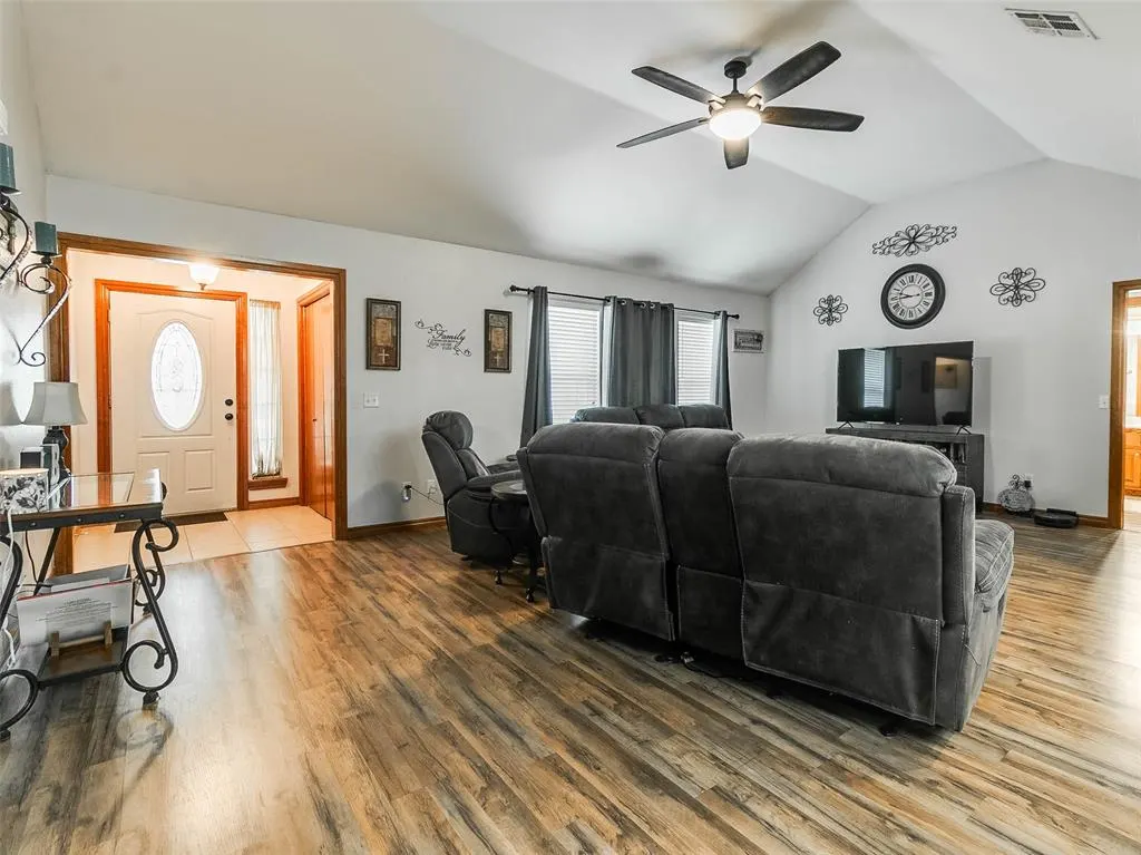 Photo 9 — 401 S 10th Avenue, Stroud, OK 74079