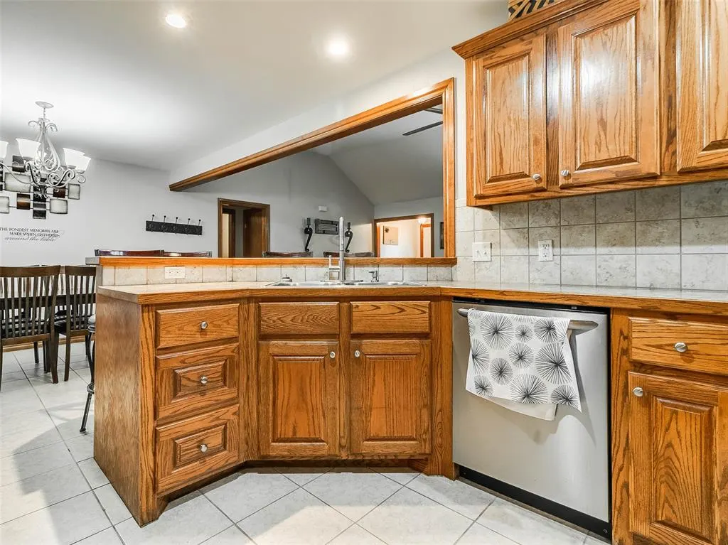 Photo 19 — 401 S 10th Avenue, Stroud, OK 74079