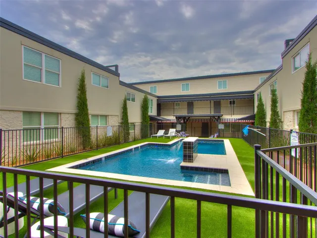 Photo 8 — 1110 Sherwood Lane 211, Nichols Hills, OK 73116