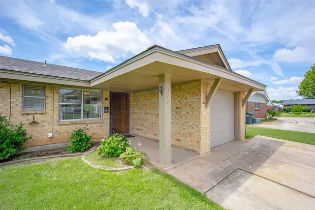 Photo 2 — 620 Mark Drive, Oklahoma City, OK 73115