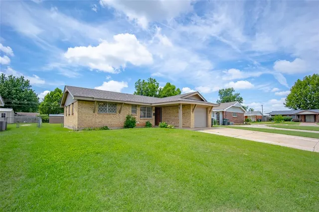 Photo 4 — 620 Mark Drive, Oklahoma City, OK 73115