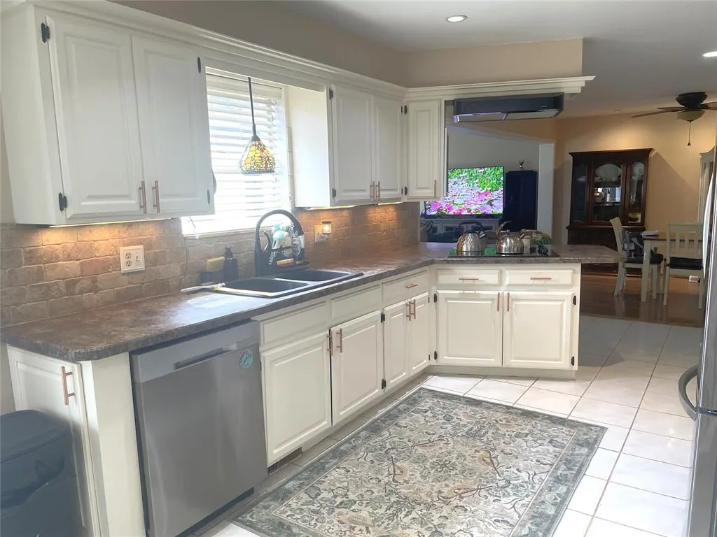 Photo 13 — 8008 NW 27th Street, Bethany, OK 73008