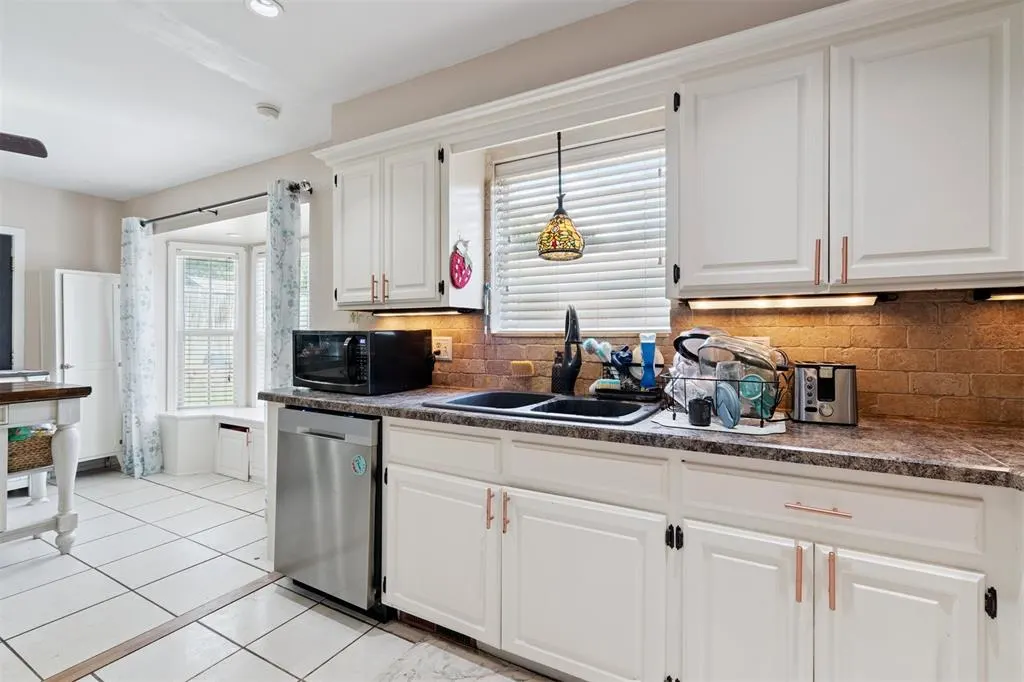 Photo 14 — 8008 NW 27th Street, Bethany, OK 73008