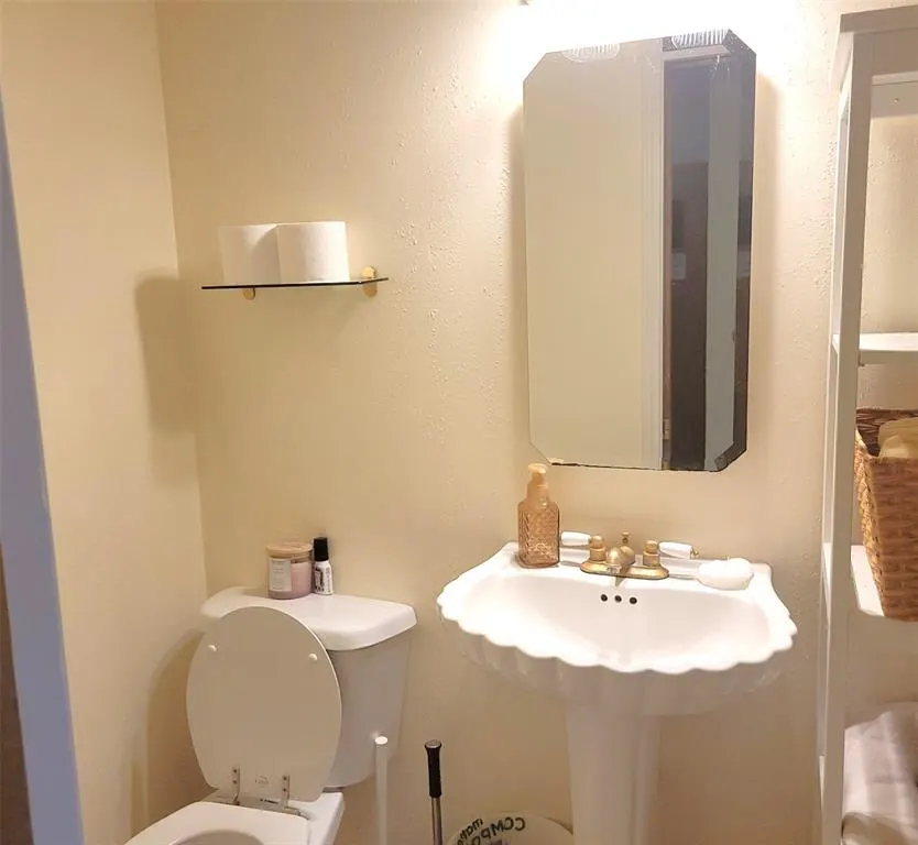 Photo 23 — 8008 NW 27th Street, Bethany, OK 73008