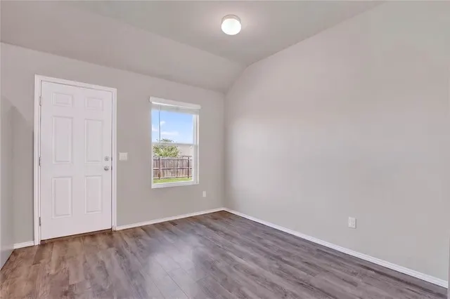 Photo 5 — 1924 Hannah Lane, Oklahoma City, OK 73127