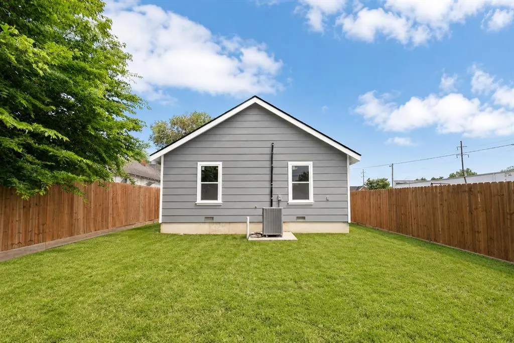 Photo 12 — 2912 NW 14th Street, Oklahoma City, OK 73107