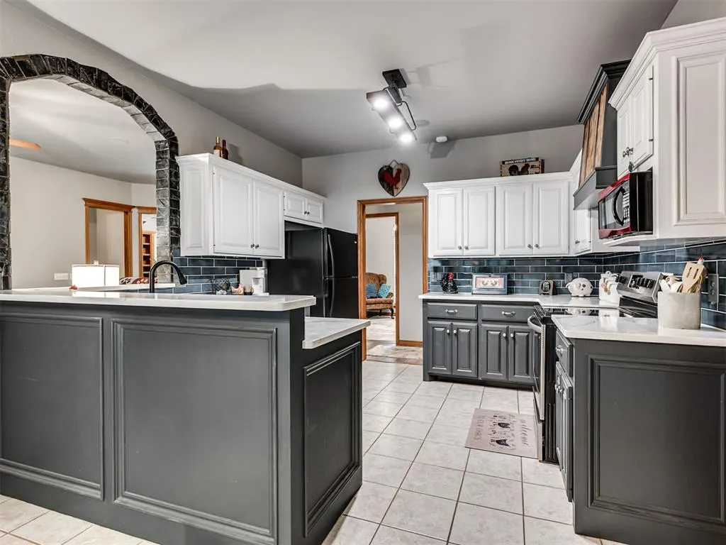 Photo 13 — 24201 E Waterloo Road, Luther, OK 73054