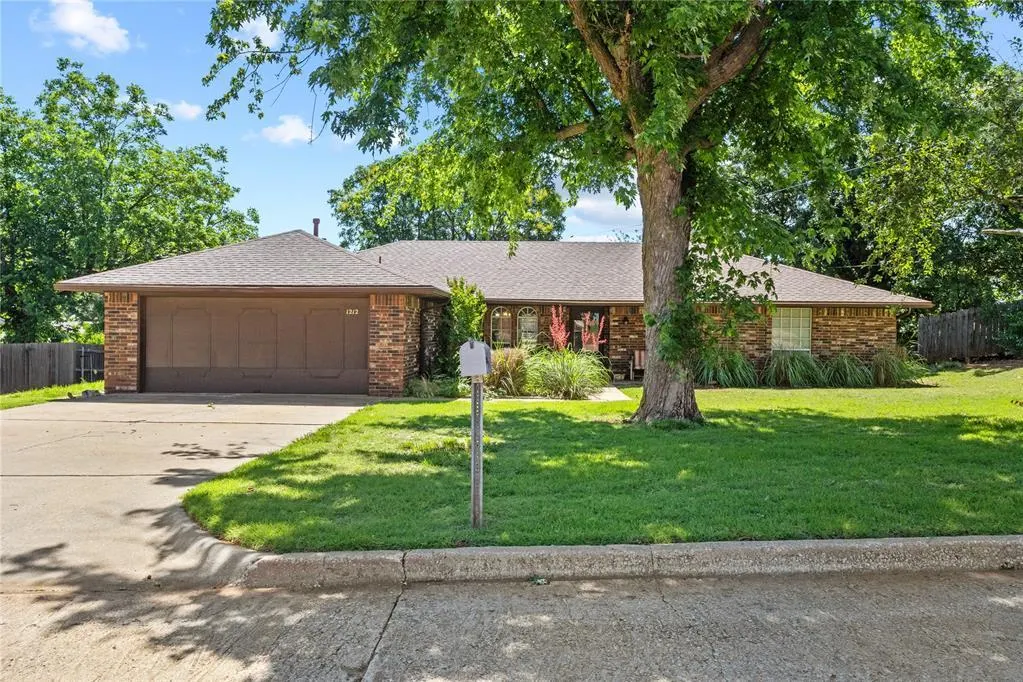 Front exterior — 1212 N Illinois Street, Weatherford, OK 73096