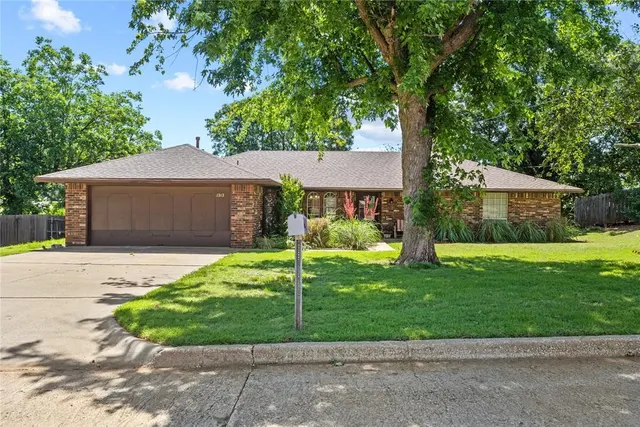 Front exterior — 1212 N Illinois Street, Weatherford, OK 73096