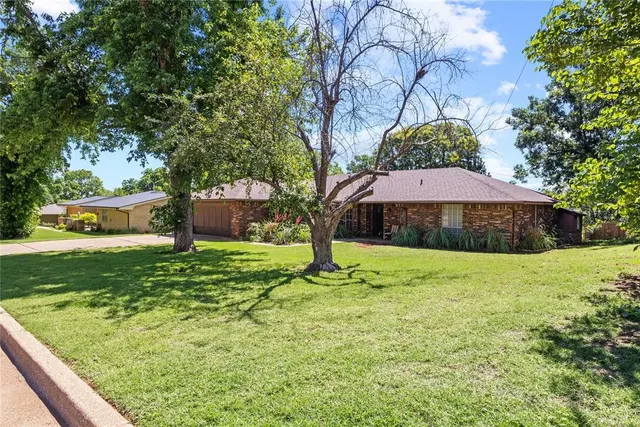 Photo 2 — 1212 N Illinois Street, Weatherford, OK 73096