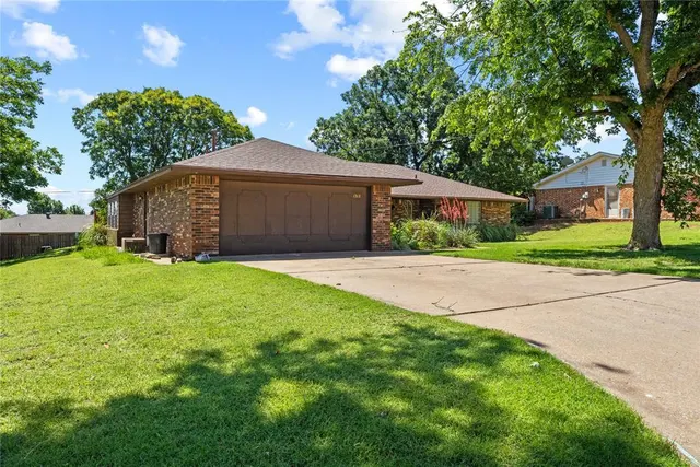 Photo 3 — 1212 N Illinois Street, Weatherford, OK 73096