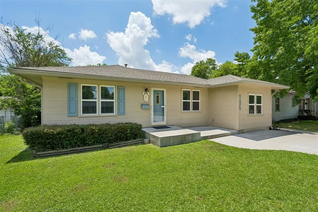 Photo 2 — 706 Elizabeth Drive, Ardmore, OK 73401