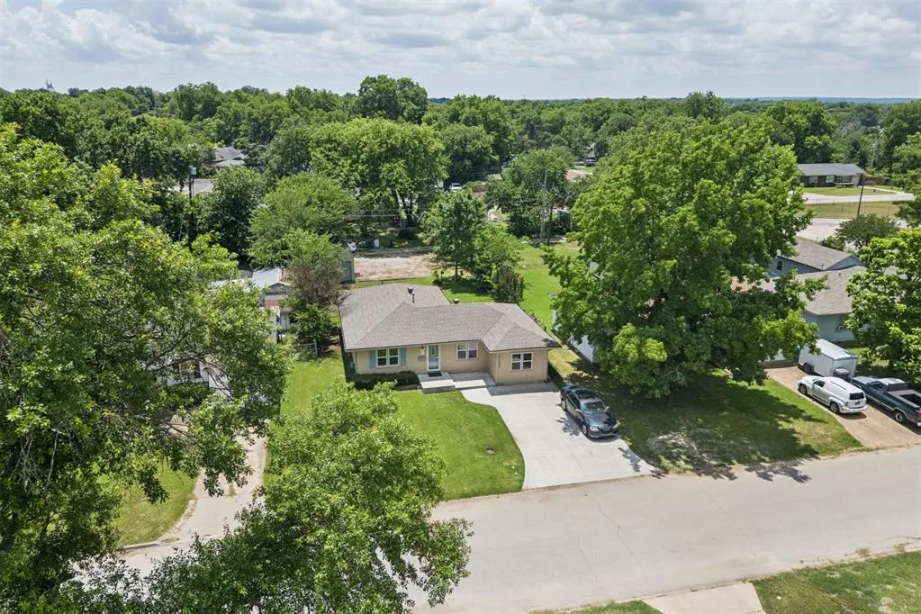 Photo 6 — 706 Elizabeth Drive, Ardmore, OK 73401