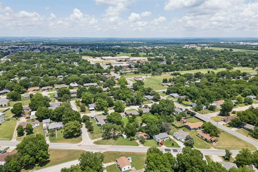Photo 7 — 706 Elizabeth Drive, Ardmore, OK 73401