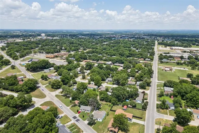 Photo 8 — 706 Elizabeth Drive, Ardmore, OK 73401