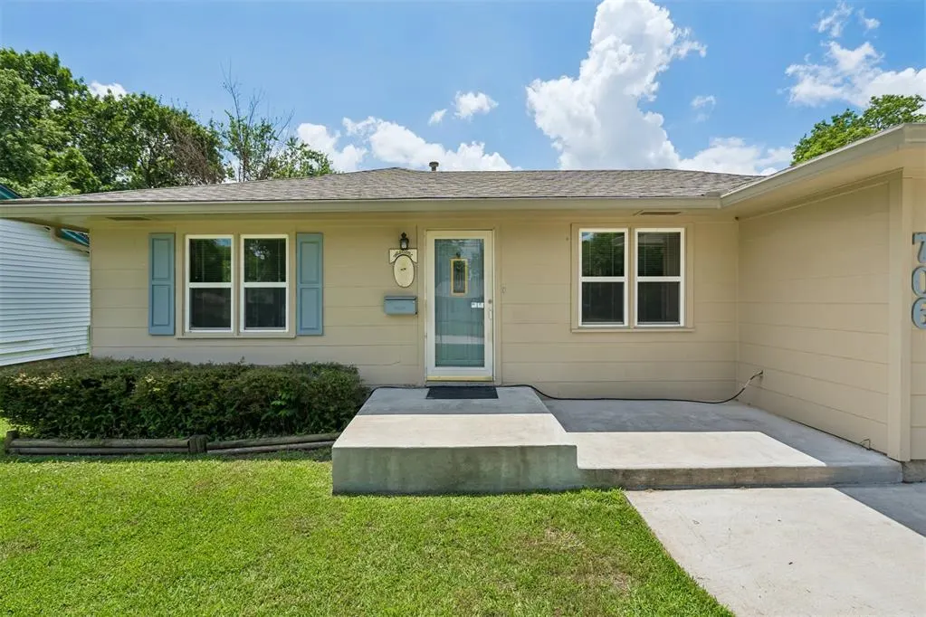 Photo 10 — 706 Elizabeth Drive, Ardmore, OK 73401