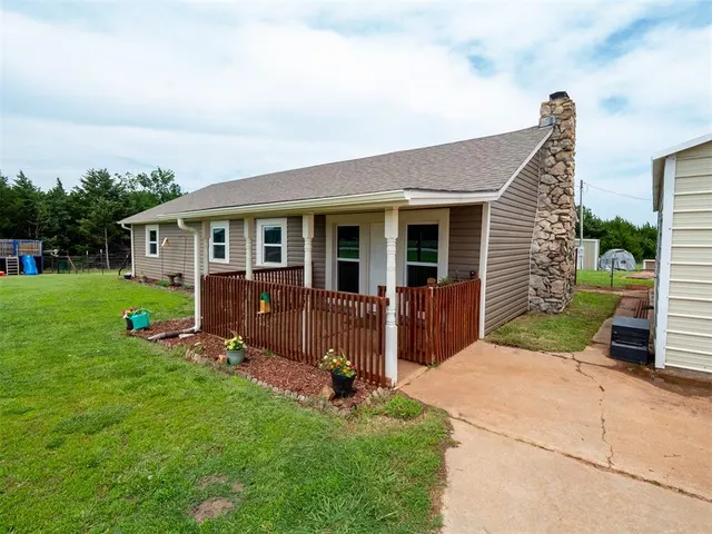 Front exterior — 990574 S Highway 177, Meeker, OK 74855