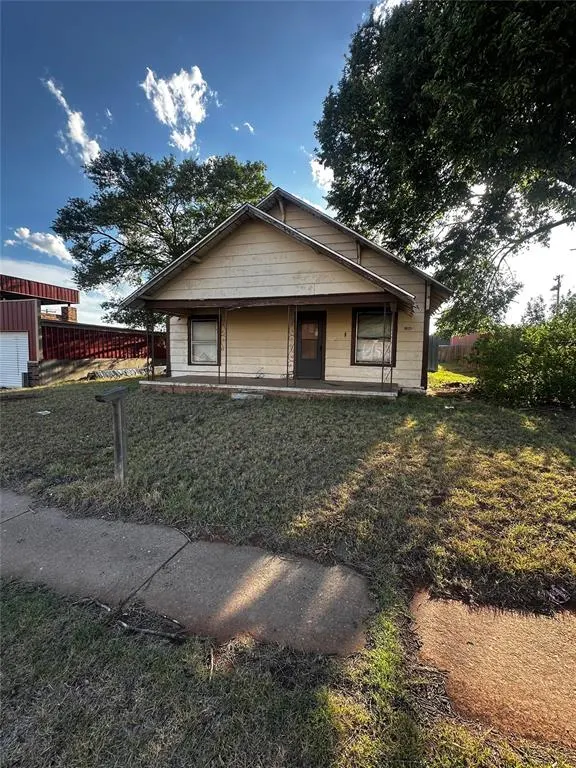 Front exterior — 805 N 4th Street, Sayre, OK 73662
