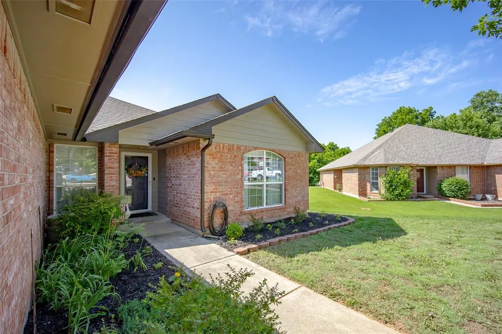 Photo 4 — 2024 Lakeside Drive, Midwest City, OK 73130