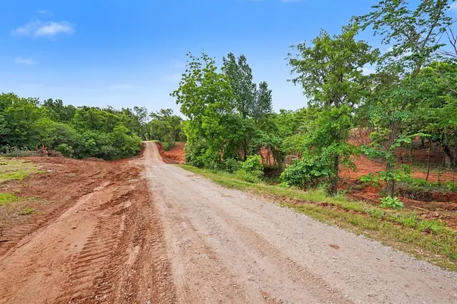 Photo 2 — 7427 Redbud Trail, Guthrie, OK 73044