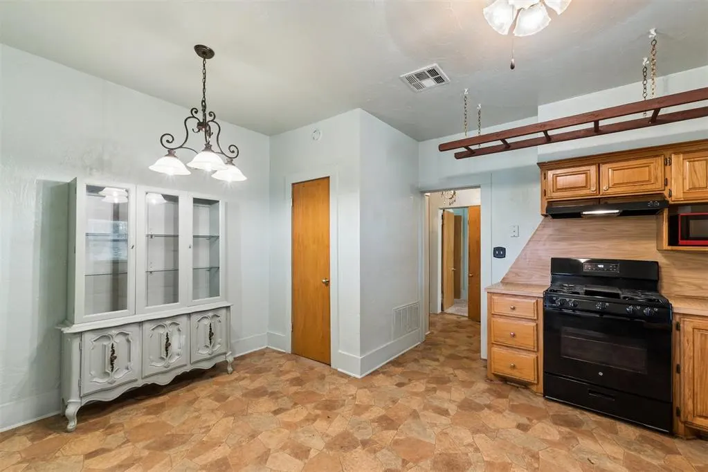 Photo 12 — 829 E Frank Street, Norman, OK 73071