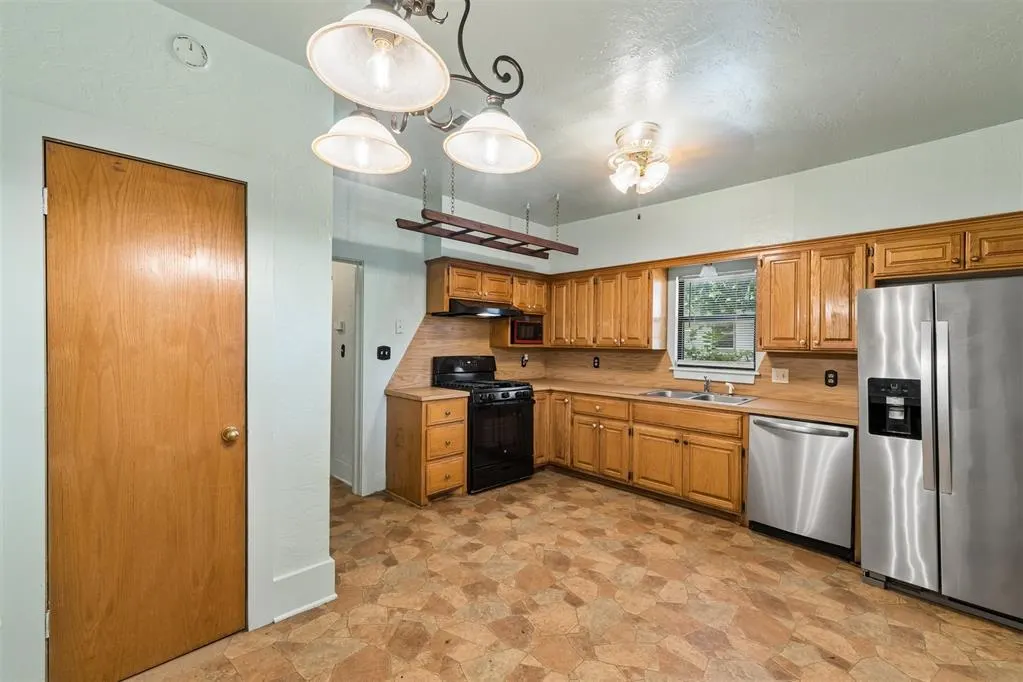 Photo 13 — 829 E Frank Street, Norman, OK 73071