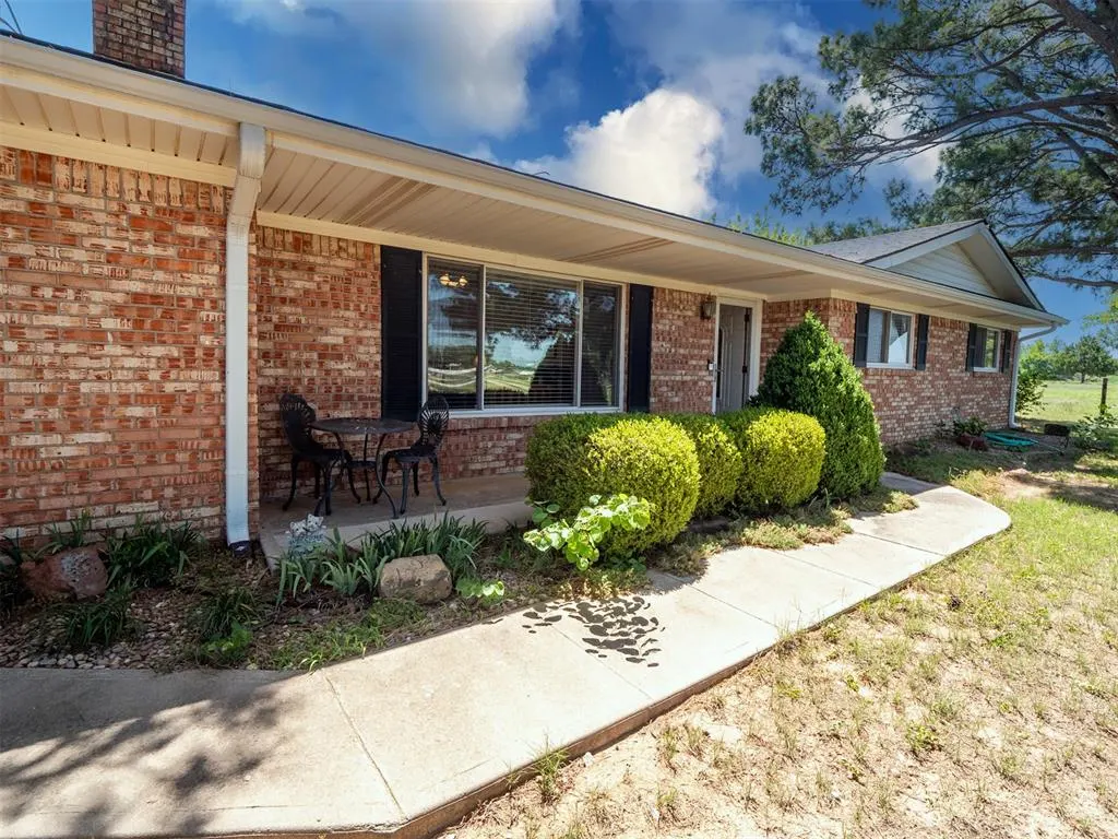 Front exterior — 9613 S Highway 99, Prague, OK 74864