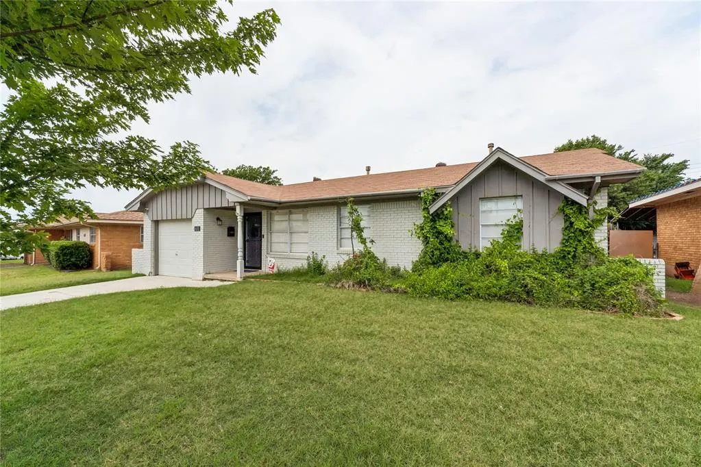 Photo 3 — 631 SW 3rd Street, Moore, OK 73160