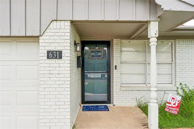 Photo 4 — 631 SW 3rd Street, Moore, OK 73160