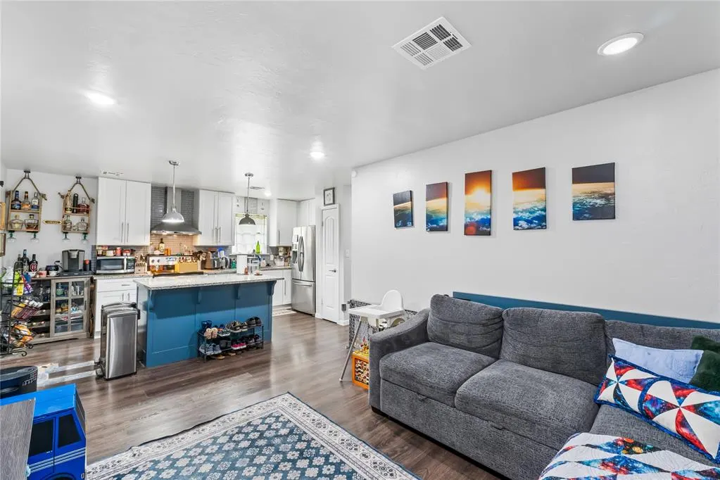 Photo 7 — 631 SW 3rd Street, Moore, OK 73160