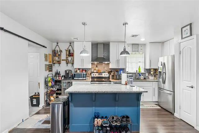 Photo 8 — 631 SW 3rd Street, Moore, OK 73160