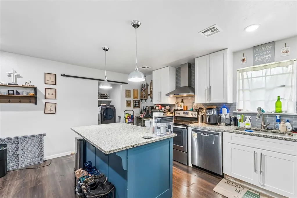 Photo 10 — 631 SW 3rd Street, Moore, OK 73160