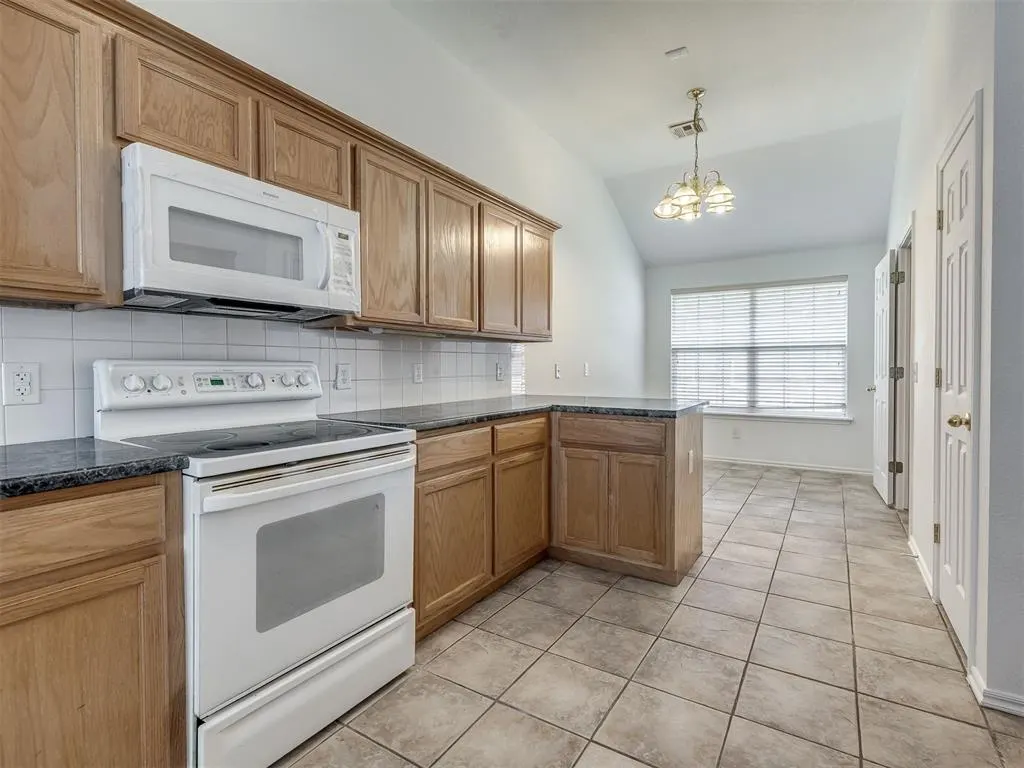 Photo 15 — 1600 Hazelwood Drive, Norman, OK 73071