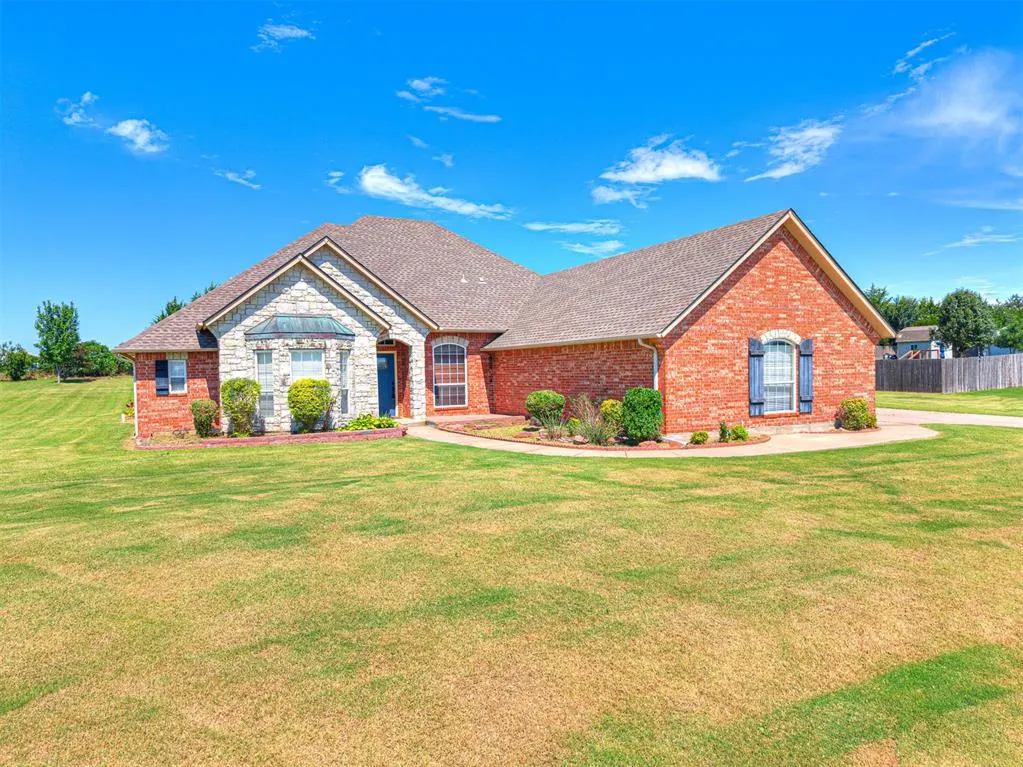 Photo 2 — 1113 Cedar Crossing, Choctaw, OK 73020
