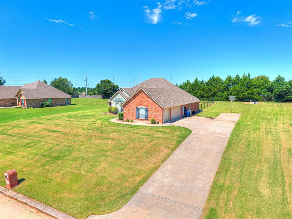 Photo 3 — 1113 Cedar Crossing, Choctaw, OK 73020