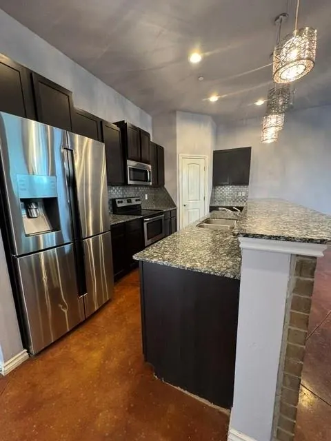 Photo 3 — 541 S Fretz Avenue, Edmond, OK 73003