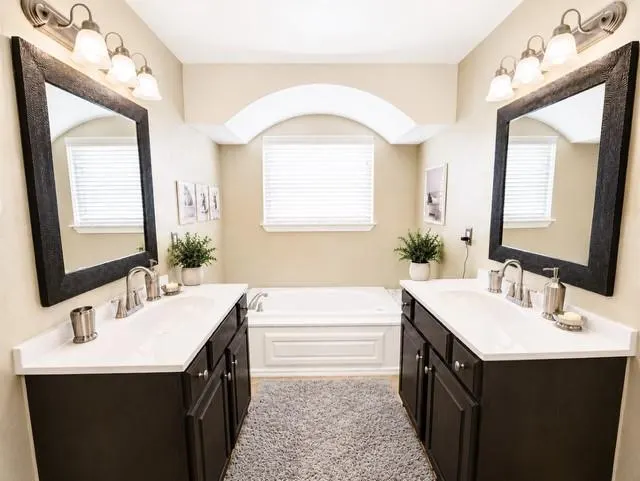 Photo 14 — 8213 Woodbend Drive, Oklahoma City, OK 73135
