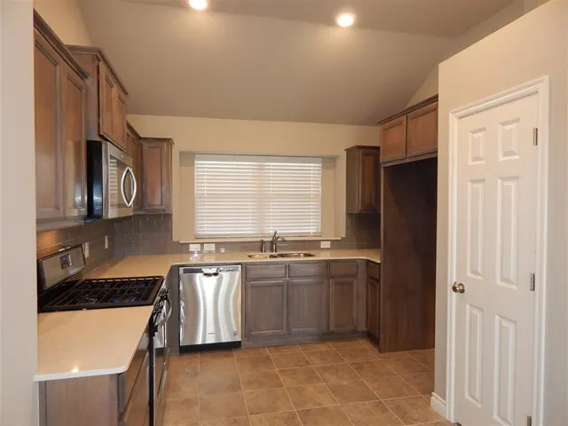 Photo 6 — 15512 Caney Drive, Edmond, OK 73013