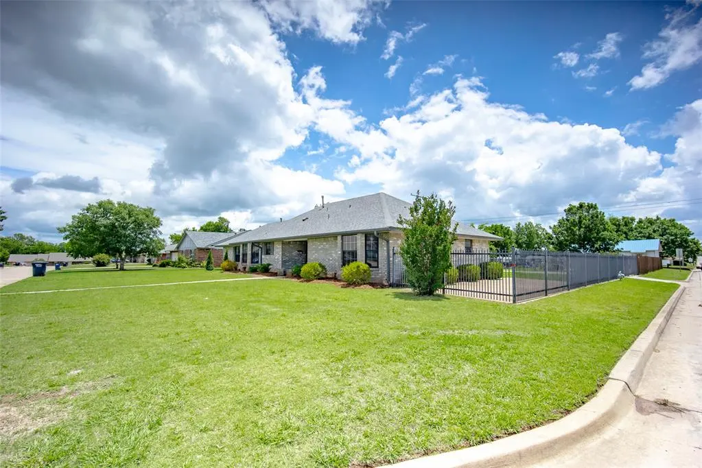 Photo 37 — 201 E Chicago Street, Shawnee, OK 74804