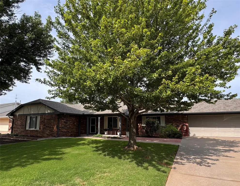 Photo 2 — 1005 Kathys Place, Elk City, OK 73644