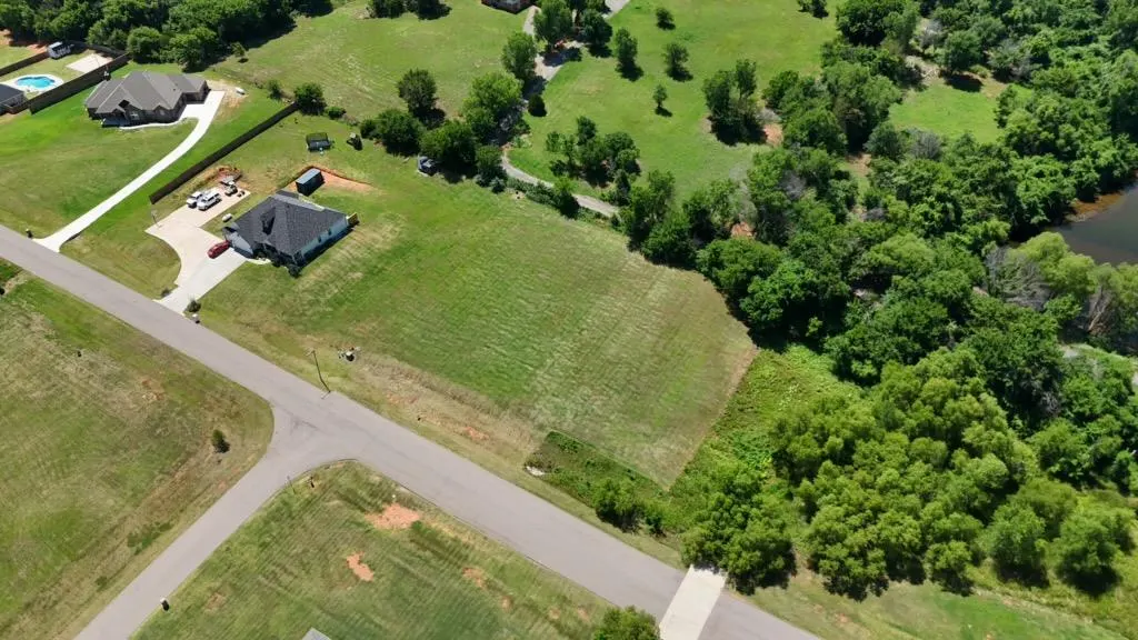 Photo 7 — 700 Windmill Avenue, Blanchard, OK 73010