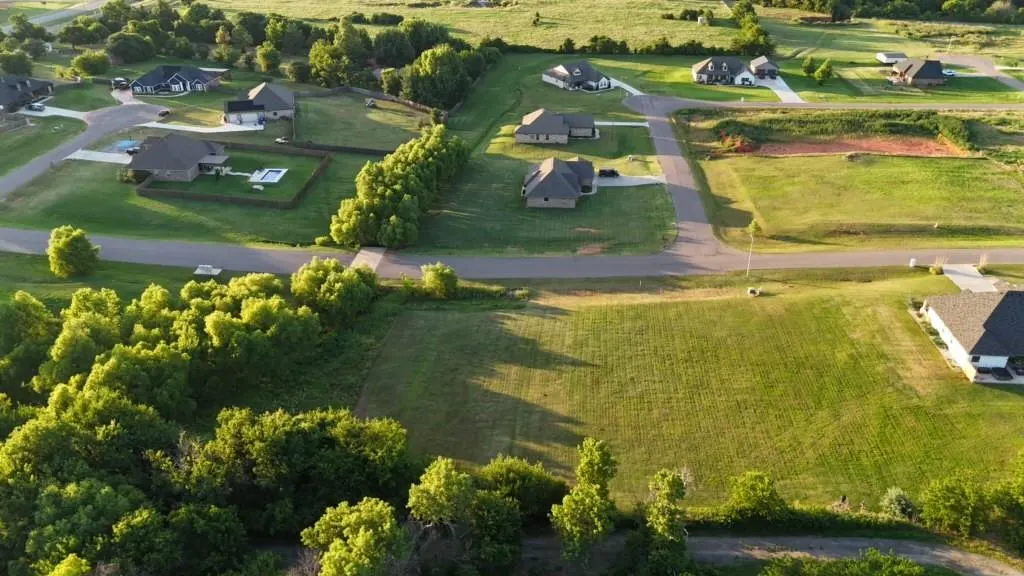 Photo 6 — 700 Windmill Avenue, Blanchard, OK 73010
